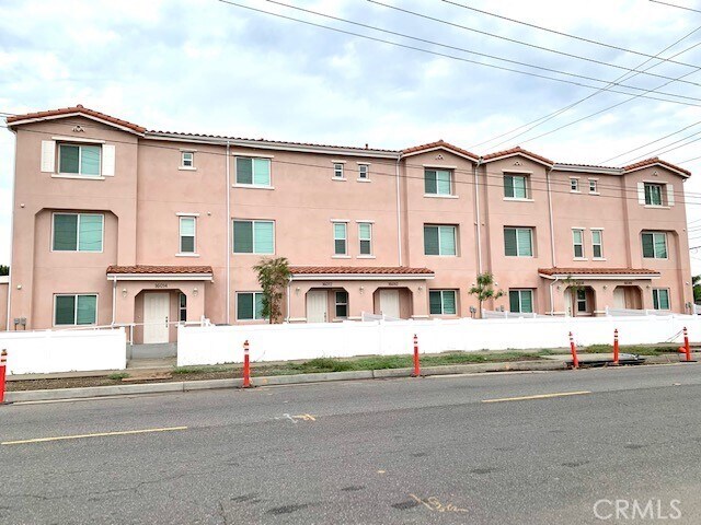 Building Photo - 1734 Walnut Ave