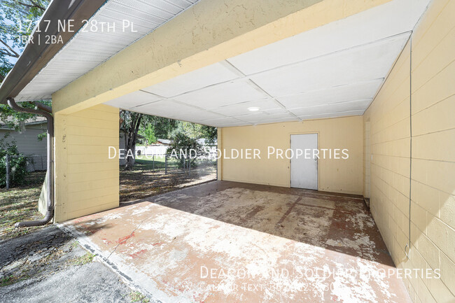 Building Photo - 1717 NE 28th Pl