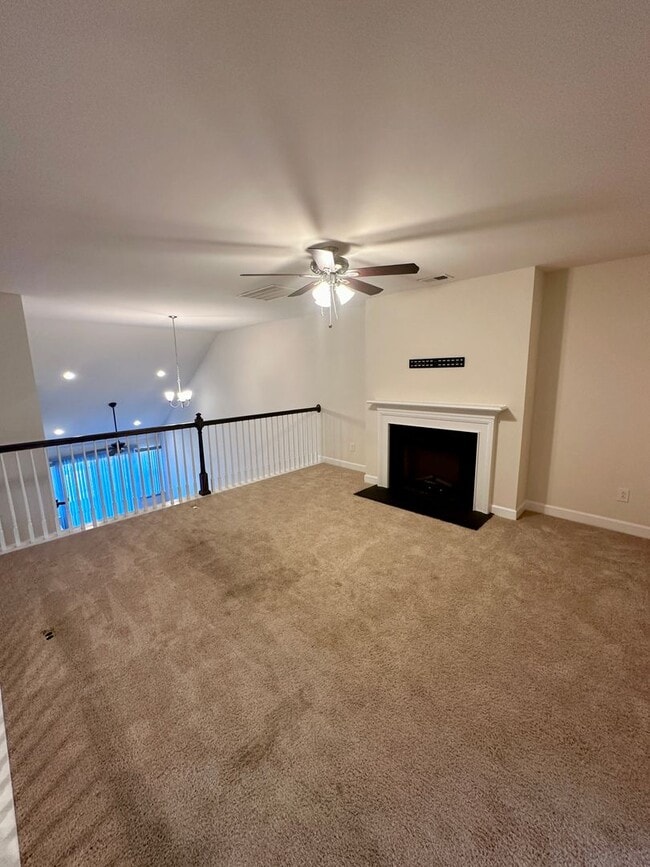 Building Photo - Spacious 3BR Townhouse in Berewick