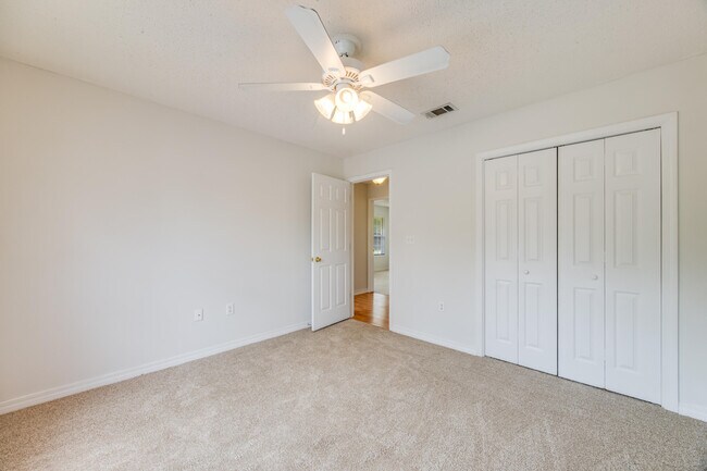 Building Photo - 2803 MacGregor Ln