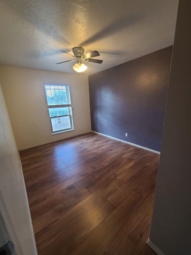 Building Photo - Beautiful 4BR+office home located in acade...
