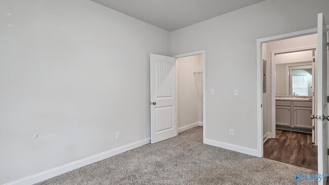 Building Photo - 403 Edgebrook Dr