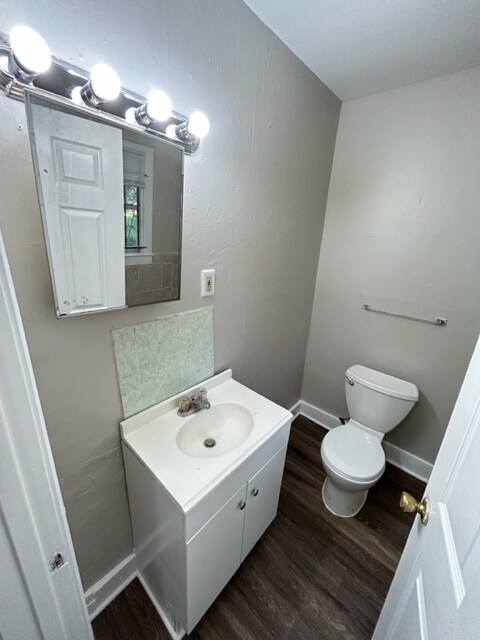 Building Photo - 253 Silverage Ave