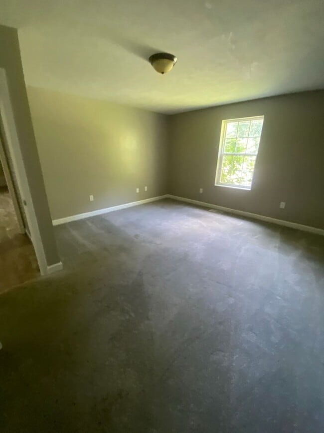 Building Photo - Now available 3 Bedroom 2 Bath Single Fami...