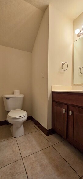 Building Photo - 821 SE Crossings Ln