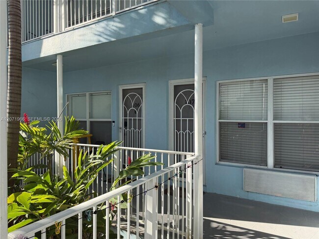 Building Photo - 315 Van Buren St
