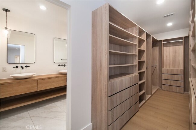 Building Photo - 22539 Dolorosa St