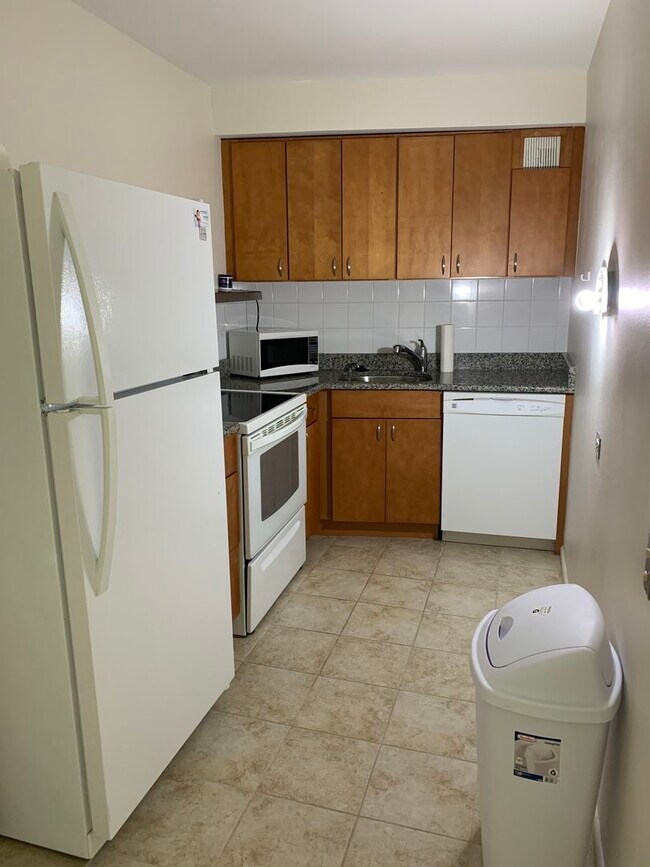 Building Photo - 300 N State St