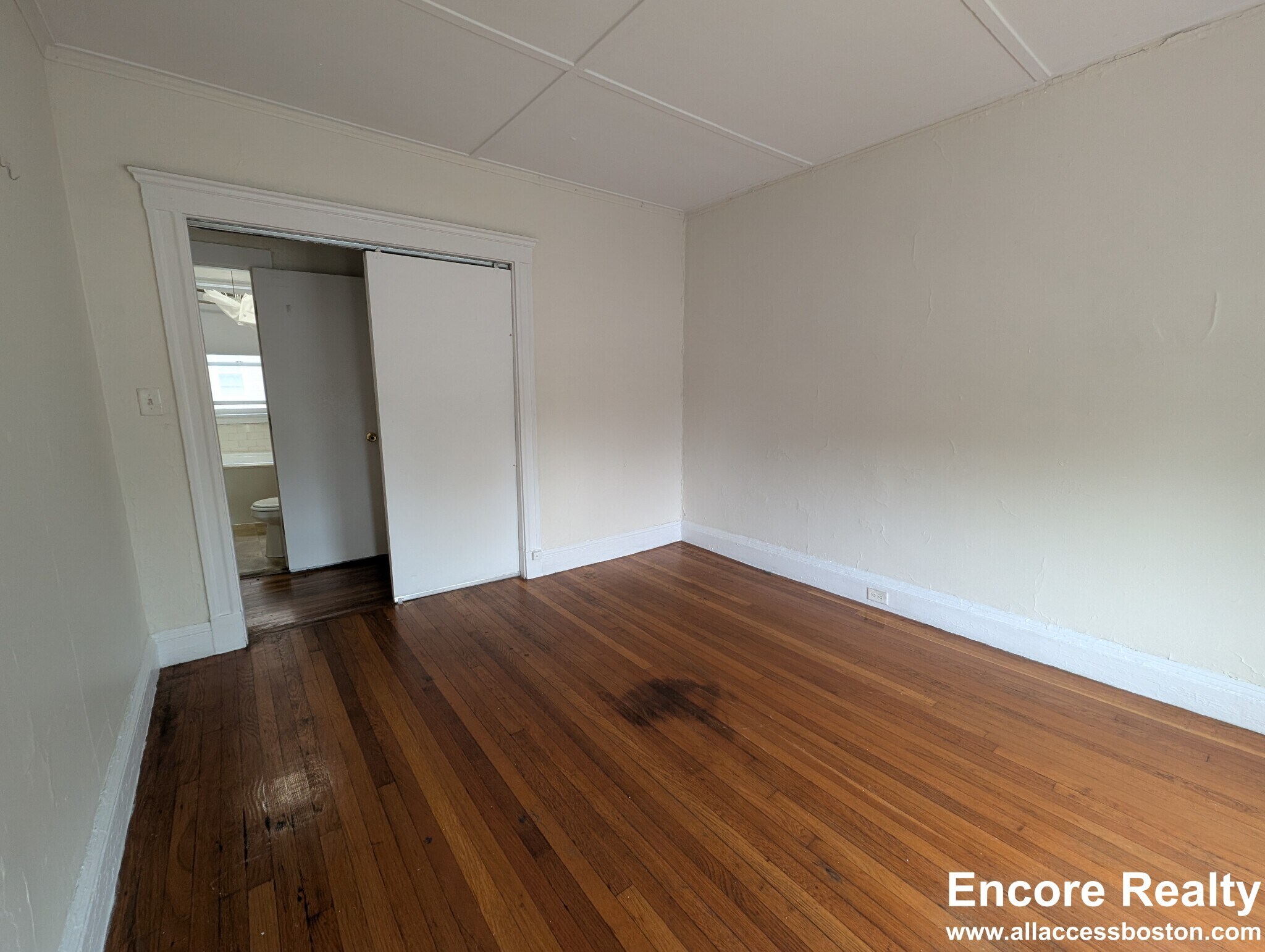 Building Photo - 2 Charlesgate W