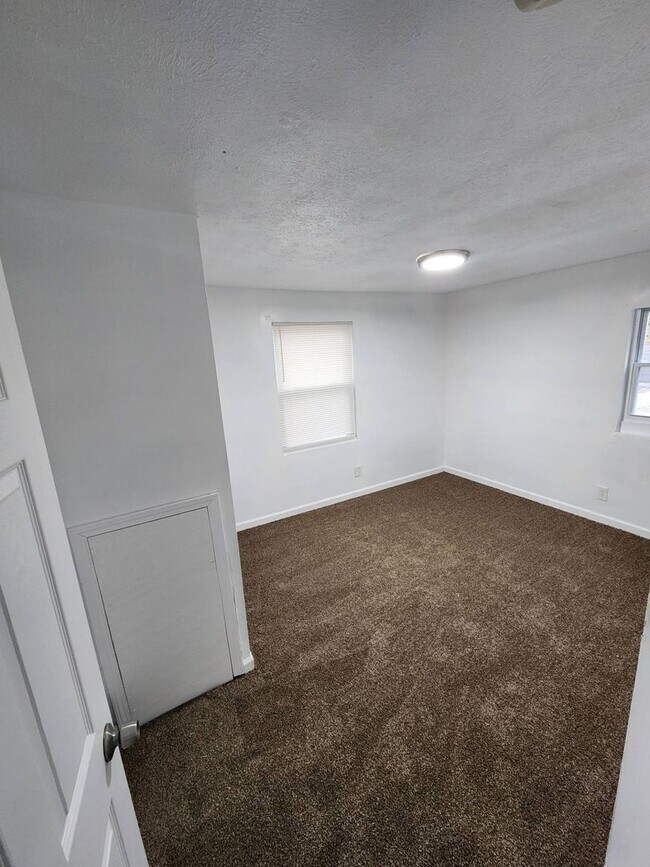 Building Photo - 10422 Dove Ave