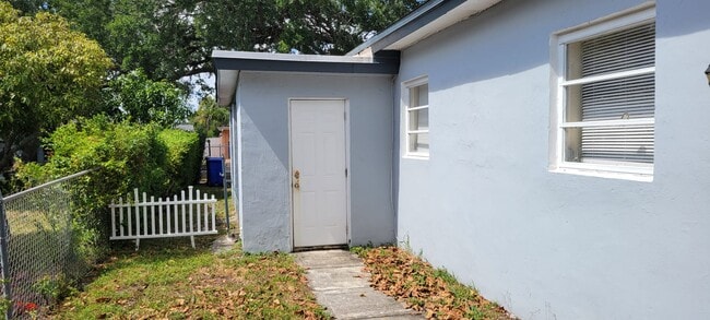 Building Photo - 46 NE 171 St