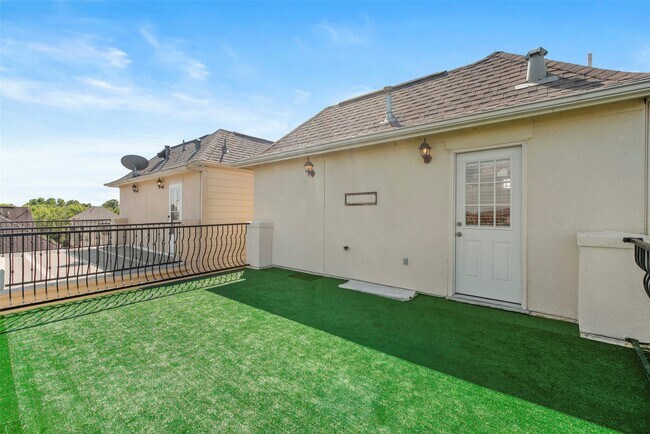Building Photo - 9125 Harbor Hills Dr