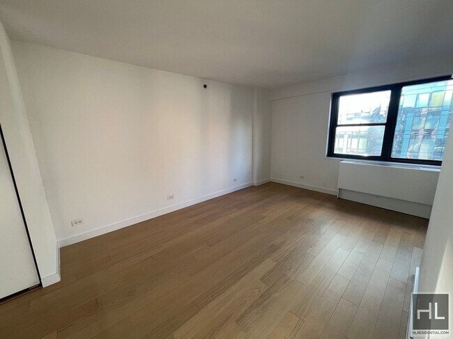 Building Photo - 222 E 39th St