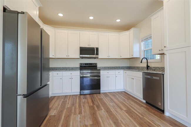 Building Photo - 7251 Hilliard Cir