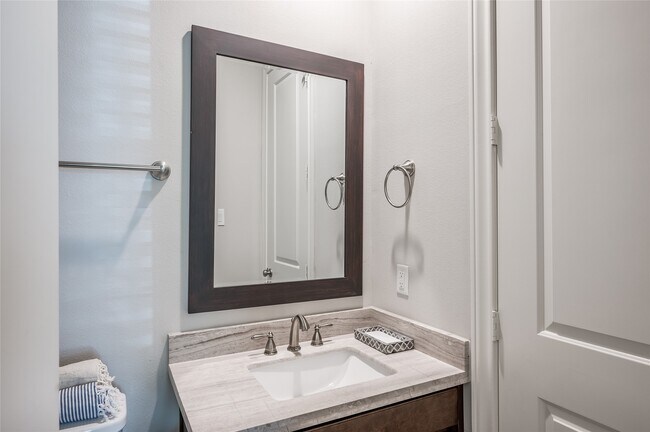 Building Photo - 266 E 28th St