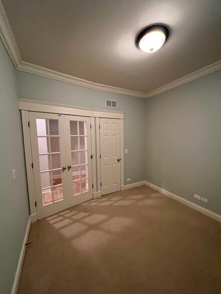 Building Photo - 2042 N Racine Ave