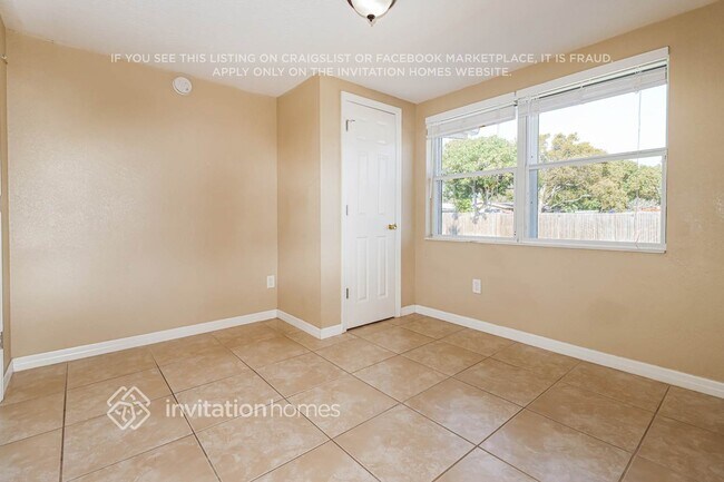 Building Photo - 4048 Sunray Dr