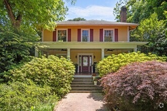 Building Photo - Stunning Historic 4-bedroom home in Trinit...