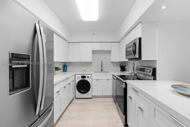 Building Photo - 1500 Bay Dr E
