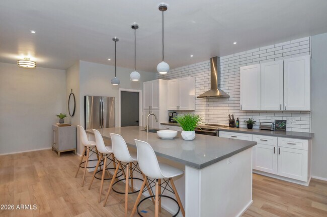 Building Photo - 7599 E Pleasant Run