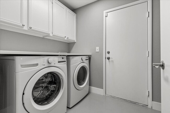 Building Photo - Fabulous Home!