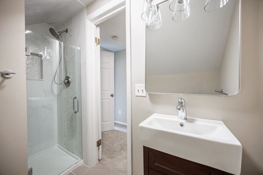 Building Photo - 10 Stuyvesant Rd