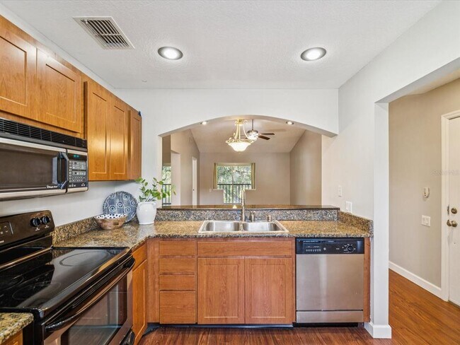 Building Photo - 5265 E Bay Dr