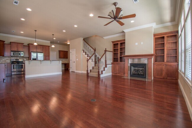 Building Photo - Luxurious Executive Row House in Northeast Fayetteville! Lawn care included!