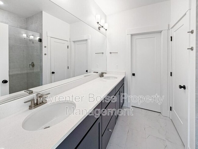 Building Photo - 280 S Filbert Ln