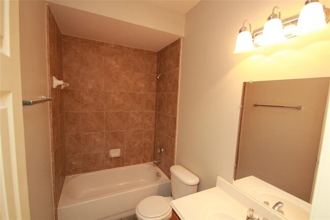 Building Photo - 6111 Settlers Lake Cir E
