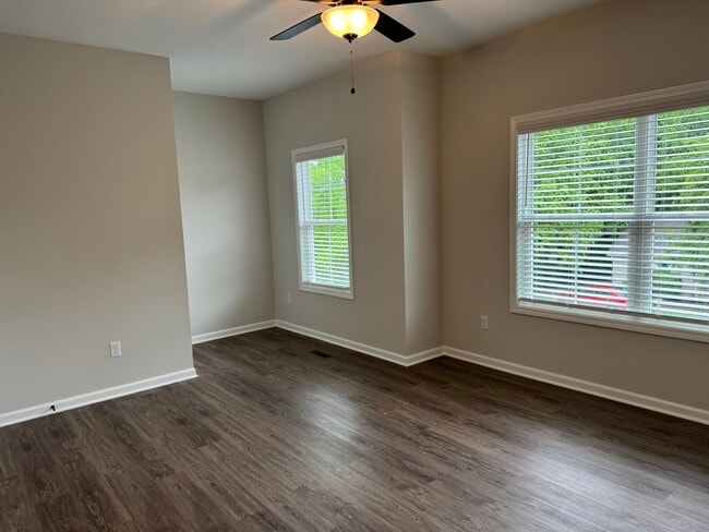 Building Photo - 205 Cherry Way