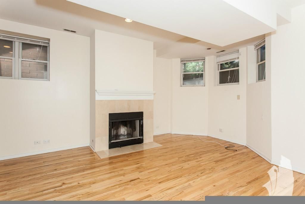 Building Photo - 2320 N Southport Ave