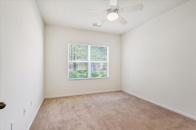 Building Photo - Large 2/2 in highly desirable The Cottages...