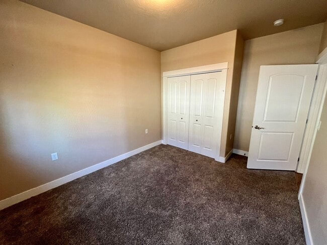 Building Photo - 449 Eagle Rock Dr