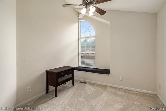 Building Photo - 130 Lakeshore Pointe Dr