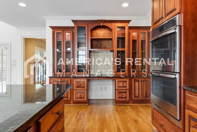 Building Photo - Private Estate Living on Over 3 Acres! Available to view NOW!