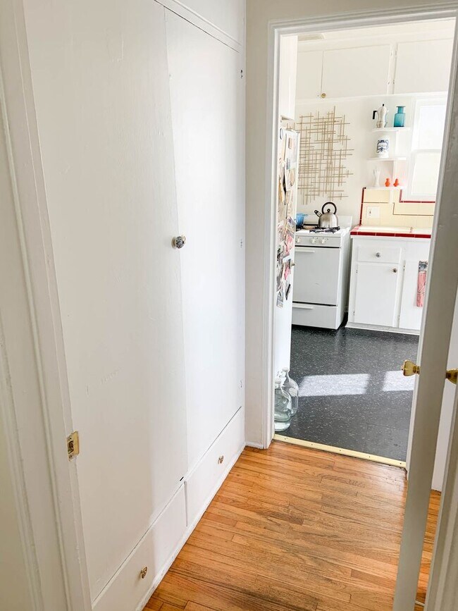 Building Photo - VENICE BEACH COTTAGE