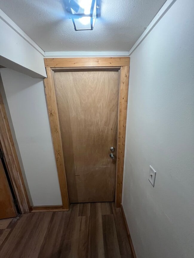 Building Photo - 20 W Melgaard Rd