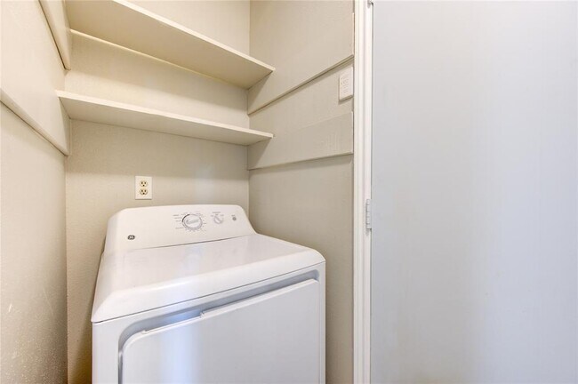 Building Photo - 8746 E Rylander Cir
