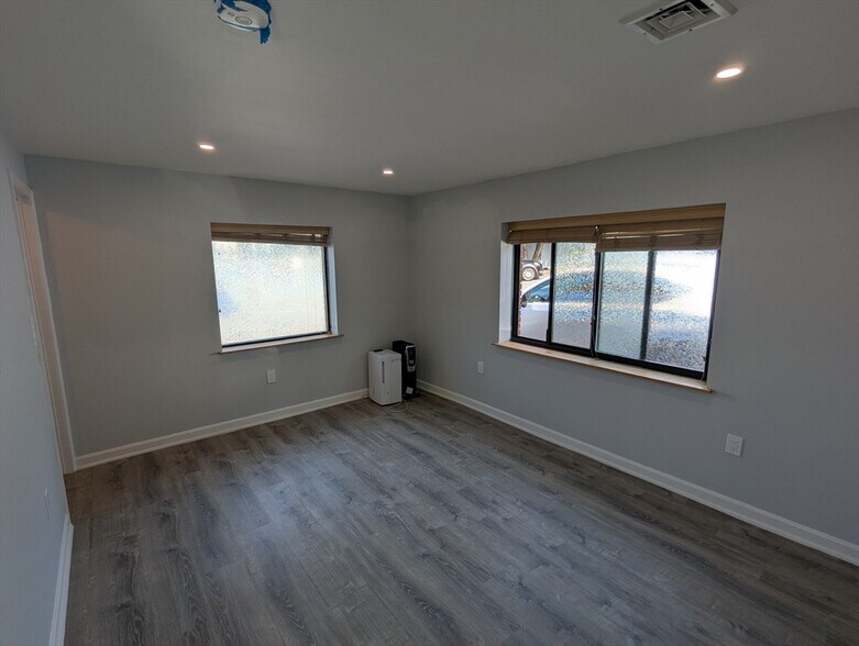 Building Photo - 19 Shepard St