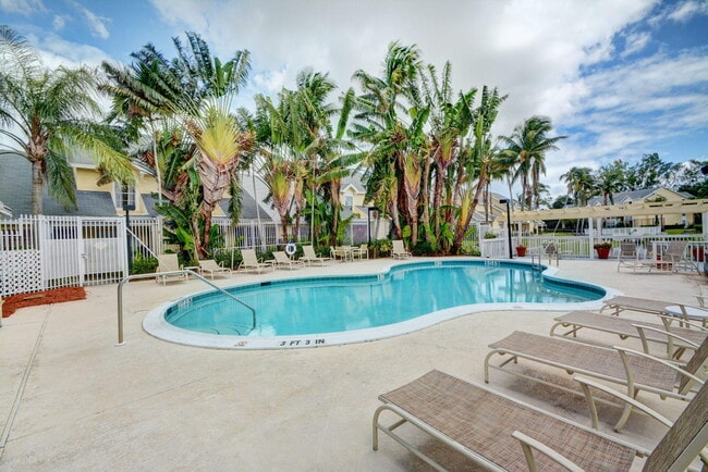 Building Photo - 6323 La Costa Dr