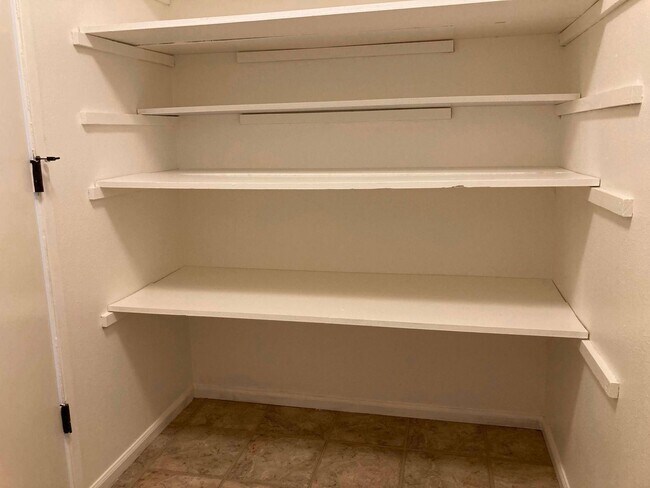 Building Photo - 3 br, 1 bath House - 141 Laguna Ct