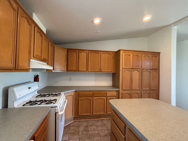 Building Photo - Charming Country property - 2 Bed/ 2 Bath with office- Home with Scenic Views and Land