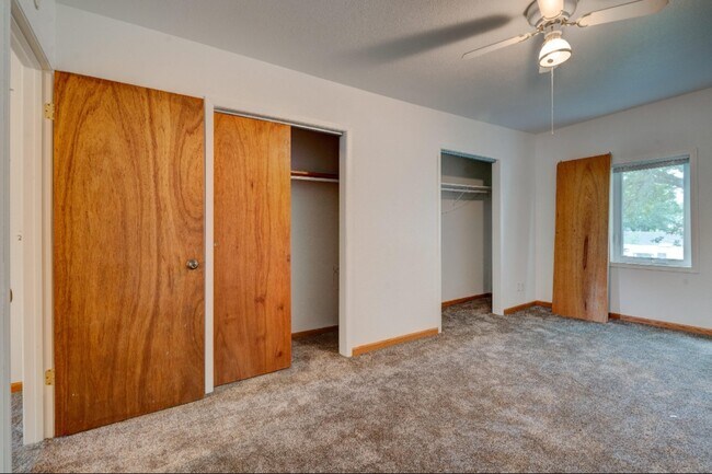 Building Photo - Dunkerton