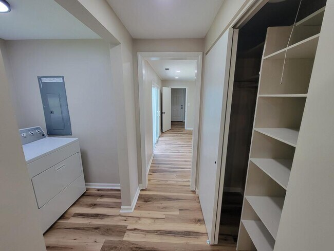 Building Photo - 7721 Diane Dr
