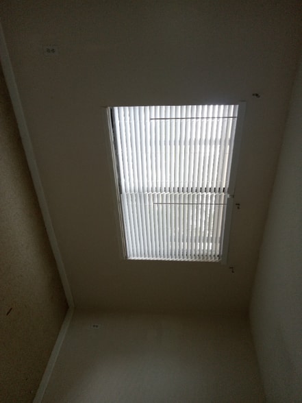 Building Photo - 2541 Myrtle Ave