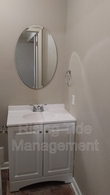 Building Photo - 627 Tambay Dr