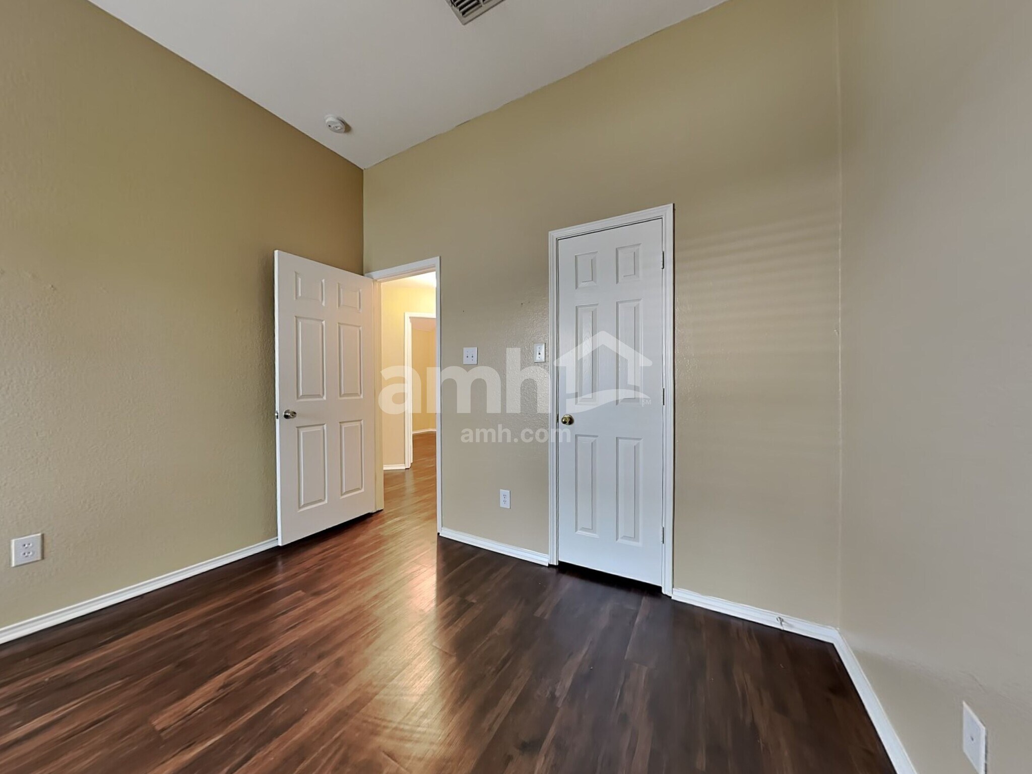 Building Photo - 9613 Glenshee Dr