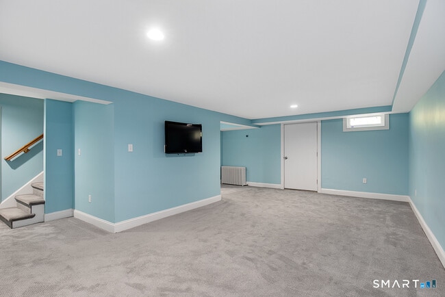 Building Photo - 134 Dyer St