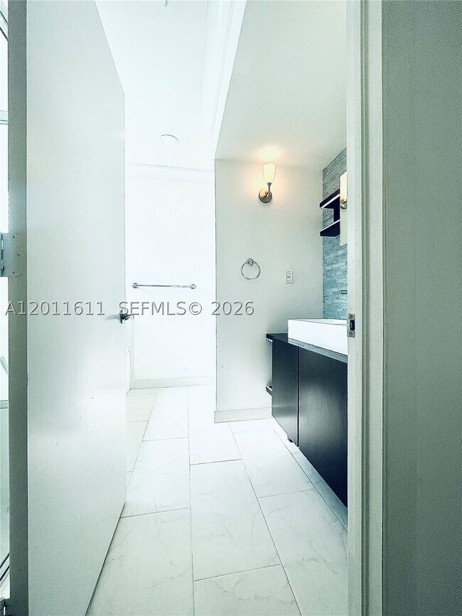 Building Photo - 822 NE 19th Terrace
